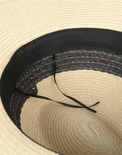 Hést - Allesandra Hat - Humus 